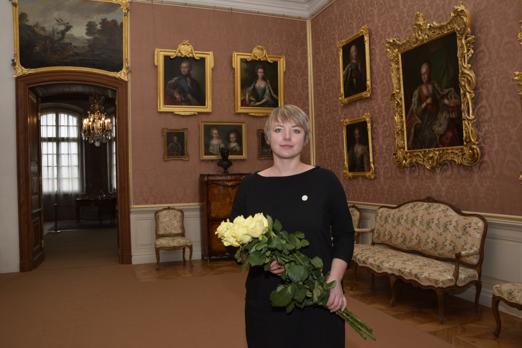 KM konkursa rezultātā 16 kandidātu konkurencē par nākamo Rundāles pils muzeja direktoru izvēlēta mākslas doktore Laura Lūse, kura šī amata pienākumus sāks pildīt no nākamā gada 2.janvāra.
Autors: Ivars Bogdanovs