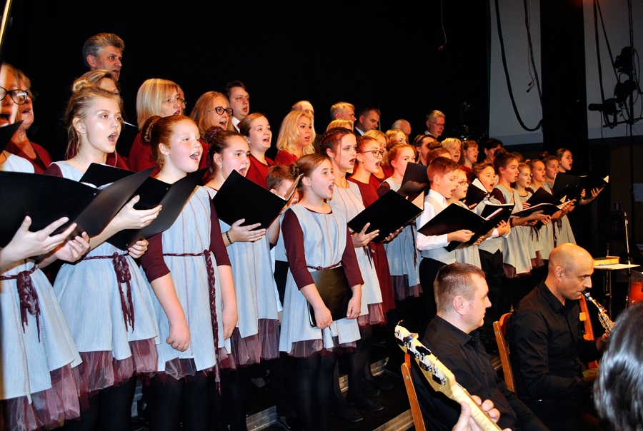 Iecavas mūzikas skolas koris koncertā kopā ar jaukto kori «Iecava».
Autors: Indra Vētra