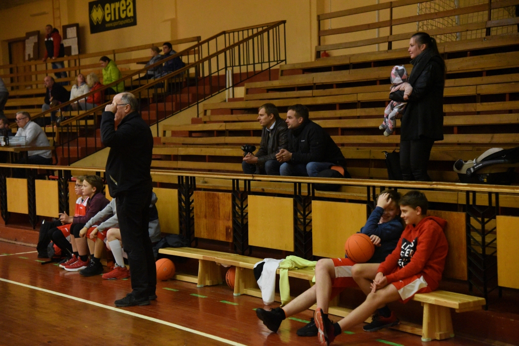 Pirms nedēļas līdzjutēji sporta namā «Dartija» ģērbās siltās jakās.
Autors: Uldis Varnevičs