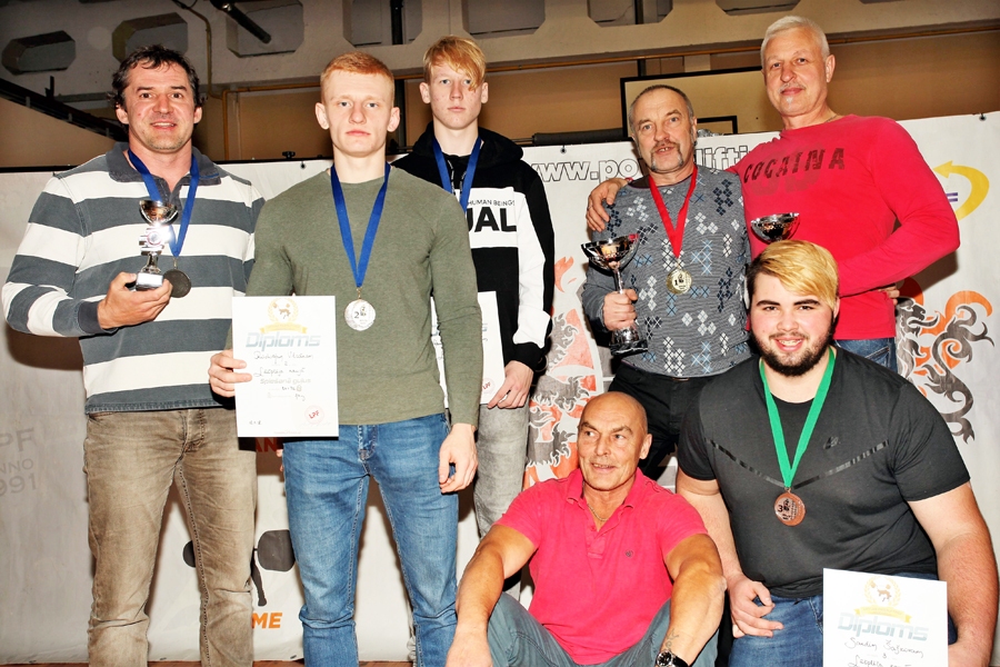 Bauskas novada svaru stieņa spiešanas vienība guva otro vietu gan pēdējās sacensībās, gan Latvijas kausa izcīņā.
Autors: Ainars Asmuss