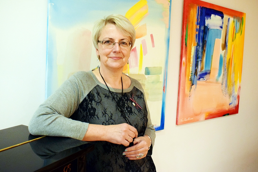 Iveta Lavrinoviča, Vecumnieku mūzikas un mākslas skolas direktore: «Esmu galējību cilvēks izpausmēs – vai nu nenormāli smejos vai raudu, vai dzīvoju ar pilnu krūti vai nedaru neko.»
Autors: Žanna Zālīte