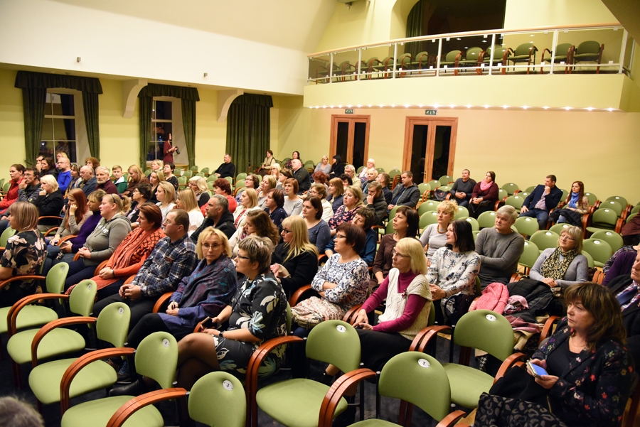 Uz Iecavas novada domes rīkoto tikšanos Iecavas kultūras namā par izmaiņām novada izglītības sistēmā bija ieradies kupls skaits ļaužu.
Autors: Uldis Varnevičs