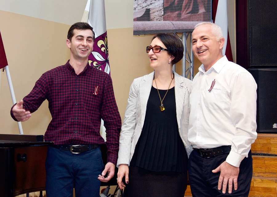 Gruzijas sadraudzības pilsētas pārstāvji apsveicot nodziedāja savā tautā iemīļotas dziesmas.
Autors: Ivars Bogdanovs