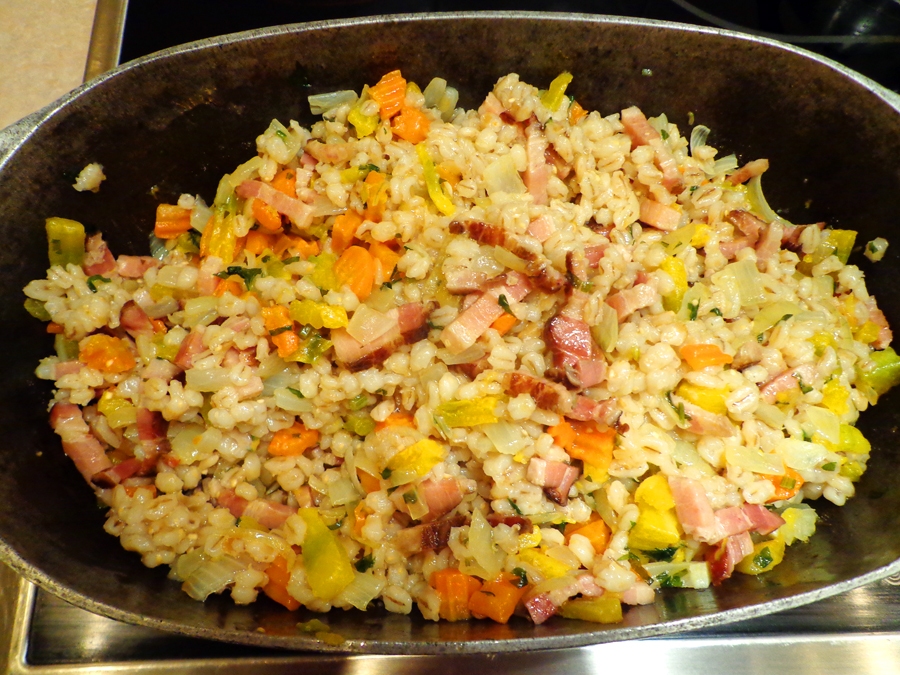 «Grūbeli» var gatavot arī bez gaļas, jo spēcīgu garšu tam piešķir buljons, kas bagāts ar gaļas olbaltumvielām.
Autors: Ligita Asare