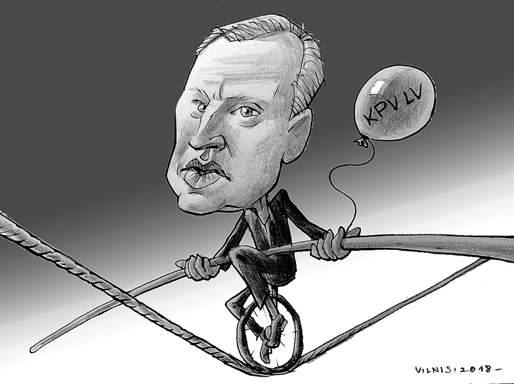 MAZA IZVĒLE, LIELS RISKS. FAKTS: jaunās valdības veidošanas otrajā piegājienā Valsts prezidents Raimonds Vējonis izraudzīt Ministru kabineta sastāvu uzticējis divdabim Aldim Gobzemam («KPV LV»), tam atvēlot divas nedēļas laika.
Trīs vīri cēlās kaujai/ No Zilupes līdz Rojai,/ No jauna valsti cels,/ Pa vienam blēžus ķers./ Neveicas nepavisam,/ Rādās – rokas par īsām,/ Kā gaiļi, tupuši laktā,/ Katrs savu labumu vaktē./ Miķelis apnicis klausās/ Vīru runās tik sausās,/ Trijās daļās dusmīgās/ Latvija gan nedalās./ Nu nāksies sarast ar domu:/ Kas tēloja glābēja lomu,/ Kam balsojot atdevi listi, –/ Visīstākie populisti./ Bez valdības dzīvot var gadu,/ Pārmērā neciešot badu,/ Ka tikai steigā, ar joni/ Valdībā neievēl hameleonu!
Autors: Zīmējums – Vilnis Bulavs, rīmes – Daina Ziemele