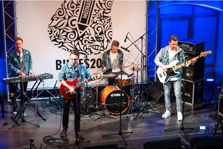 Grupa «Bekars» festivālā «Bildes» 2017. gadā – Matīss Kataņenko (no kreisās), Armands Rutkovskis, Jānis Biezais un Varis Jātnieks.
Autors: No albuma.