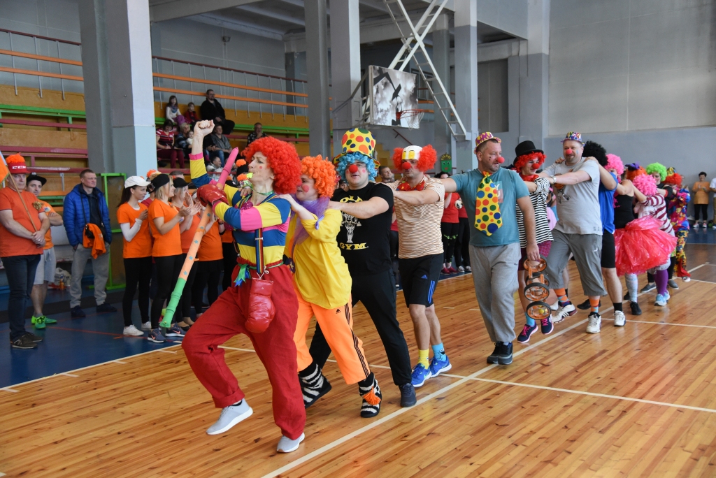 «Bitīšu» grupas vecāku priekšnesumu skatītāji novērtēja kā aizraujošāko.
Autors: Uldis Varnevičs