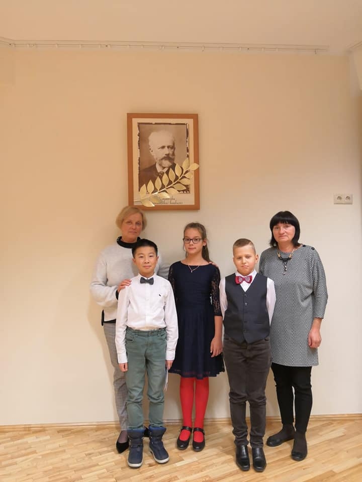 Bauskas mūzikas un mākslas skolas (MMS) klavieru nodaļas trīs audzēkņi 1. decembrī piedalījās XIV Starptautiskajā Pētera Čaikovska klaviermūzikas izpildītāju  solistu un klavierduetu konkursā Koknesē.
Autors: No albuma.