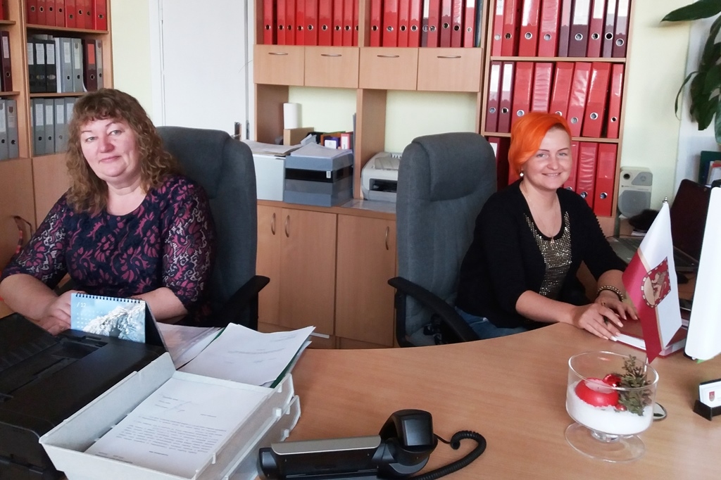 Rundāles novada pašvaldības reemigrācijas koordinatore Santa Švāģere (no labās).
Autors: rundale.lv