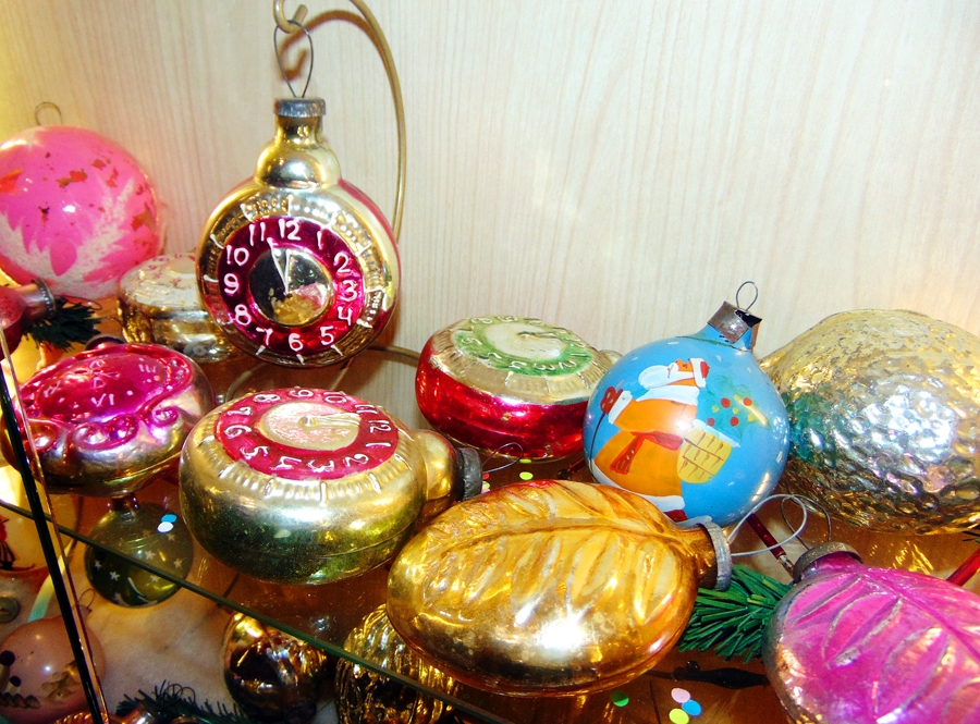 Savulaik populāras bijušas rotas, kas vedinājušas nenokavēt pusnakti, līdz tai tikai piecas minūtes.
Autors: S. Freimane