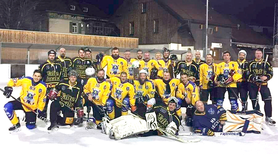 Sadraudzības komandas – HK «Iecava» un «HC Walter Buaba Rankweil» hokejisti.
Autors: no HK «Iecava» arhīva