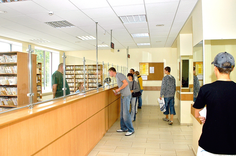 Bauskas poliklīnikā un slimnīcā, tāpat kā visā Latvijā, pacienti tiek pieņemti tāpat kā iepriekš. Jaunā sistēma ar klientu dalīšanu «grozos» NVD tehnisko problēmu dēļ nenotiek.
Autors: no «Bauskas Dzīves» arhīva