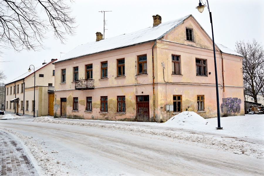 Rūpniecības ielas 9. namu plāno pārbūvēt par dienas aprūpes centru un tā telpās piedāvāt virkni sociālo pakalpojumu.
Autors: Ivars Bogdanovs