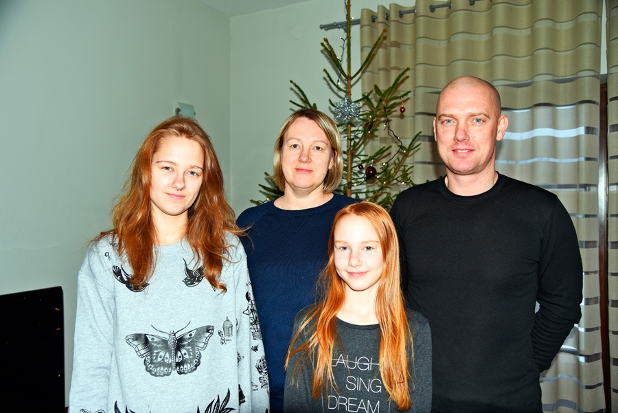 Sportists Jānis Miezers kopā ar savām kvēlākajām atbalstītājām – meitu Gerdu, sievu Ilzi un meitu Dārtu.
Autors: Uldis Varnevičs