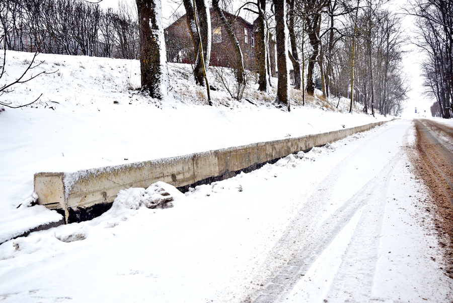Atbalsta siena Brīvības bulvārī Bauskā arī pēc nodošanas ekspluatācijā joprojām ir tāda pati kā rudenī.
Autors: Ivars Bogdanovs