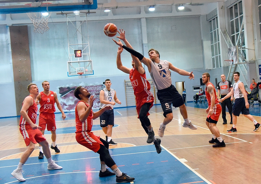 Toms Provejs (9. numurs) gūst divus punktus spēlē pret «RSU» vienību.
Autors: Uldis Varnevičs