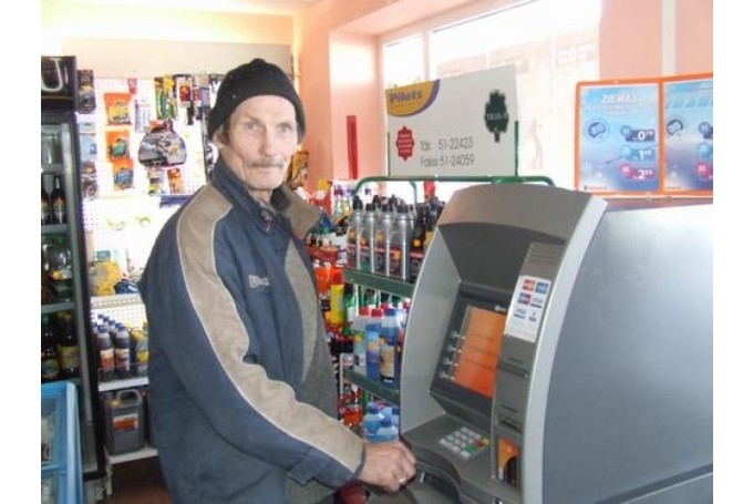 «Swedbank» bankomāts Vallē tika ierīkots 2011. gada janvārī pēc bankas iniciatīvas.
Autors: staburags.lv