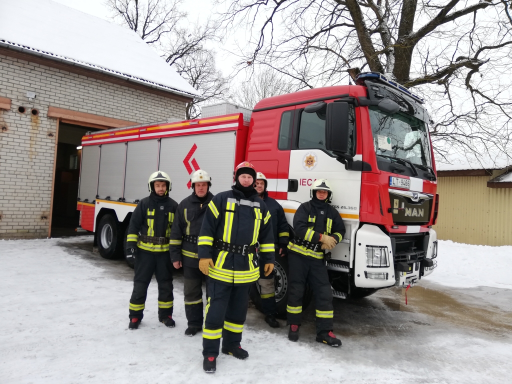 Iecavas posteņa vīri pie jaunā specializētā MAN 6x6.
Autors: Publicitātes foto.