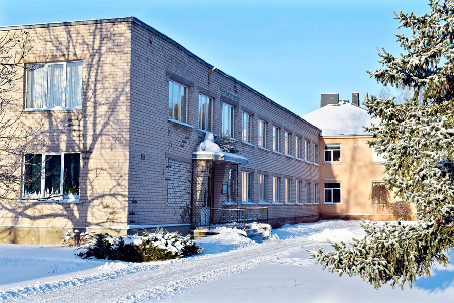 Vecumnieku vidusskolas ēkas pārbūves projekta virzība rit gausi, būvprojekta nepilnību dēļ kavējās iepirkuma izsludināšana, lai atklātā konkursā izraudzītos būvuzņēmēju.
Autors: Žanna Zālīte