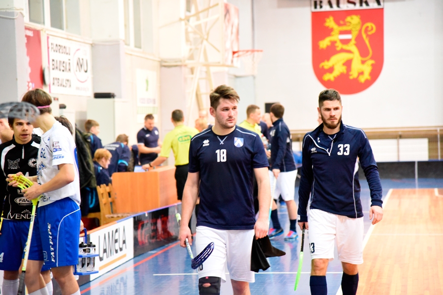 Jānis Akmentiņš (no kreisās) mačā ar «Lekrings» vienību saņēma labākā spēlētāja balvu.
Autors: Uldis Varnevičs