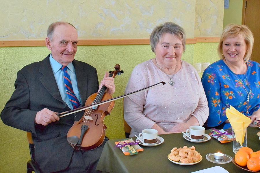 Kalniņu pāris – Jānis un Valija – aktīvi iesaistījās visās atrakcijās.
Autors: Žanna Zālīte