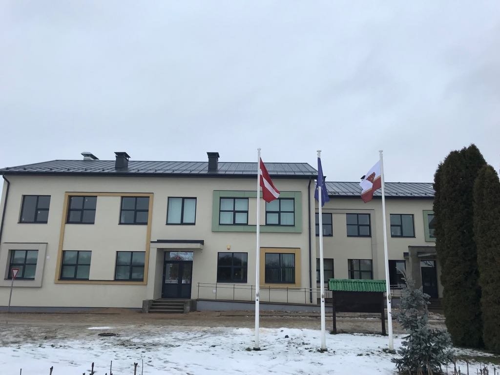 Energoefektivitātes uzlabošanas pasākumi veikti ES projekta “Rundāles novada domes ēkas energoefektivitātes paaugstināšana” ietvaros.
Autors: rundale.lv