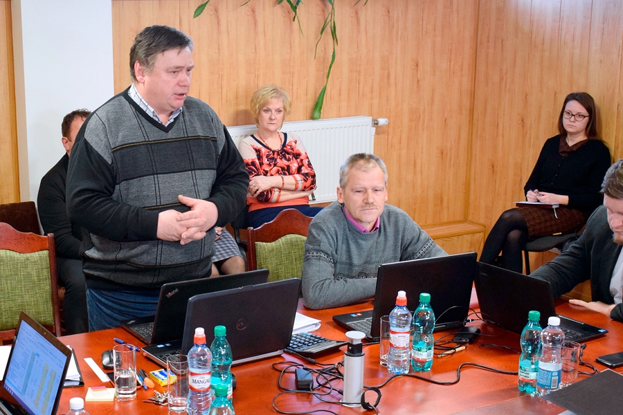 Agris Rāgs, vecākais datortīkla administrators, deputātus uzrunāja, stāvot kājās. «Gribu, lai mani sadzird!» viņš sacīja.
Autors: Žanna Zālīte