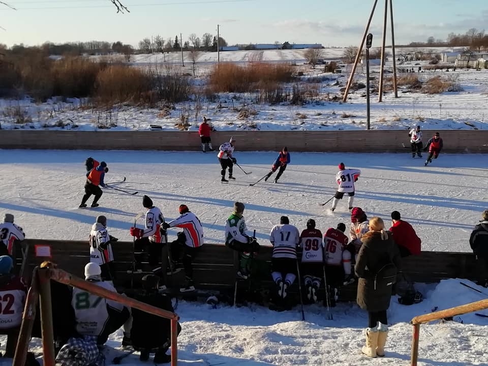 Garozā aizvadīta Jaunā gada kausa izcīņa dīķa hokejā.
Autors: Inga Ūbele