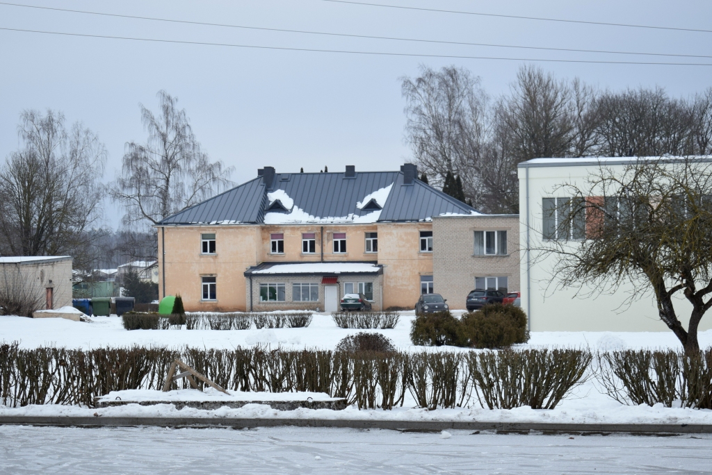 Vecumnieku vidusskolas ēkas pārbūve tik drīz netiks uzsākta. Jau otro reizi pagarināts publiskā iepirkuma termiņš un nav zināms, kad noslēgsies atklātais konkurss, kurā jāizraugās būvuzņēmējs.
Autors: Žanna Zālīte