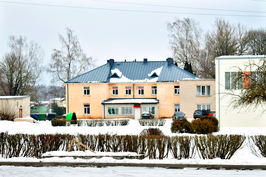 Vecumnieku vidusskolas ēkas pārbūve tik drīz netiks uzsākta. Jau otro reizi pagarināts publiskā iepirkuma termiņš, un nav zināms, kad noslēgsies atklātais konkurss, kurā jāizraugās būvuzņēmējs.
Autors: Žanna Zālīte