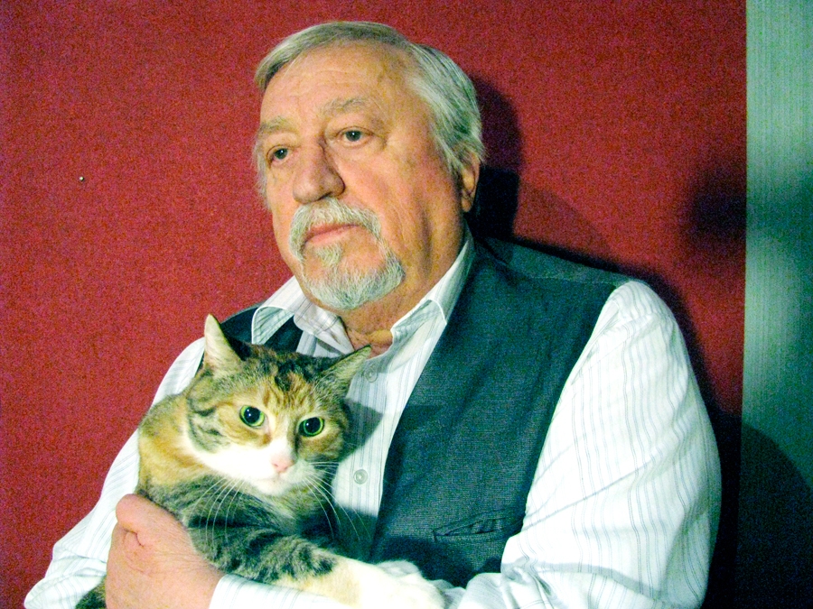 Ivars Mauriņš kopā ar savu mīļo kaķenīti Sisī.
Autors: no I. Mauriņa personiskā arhīva