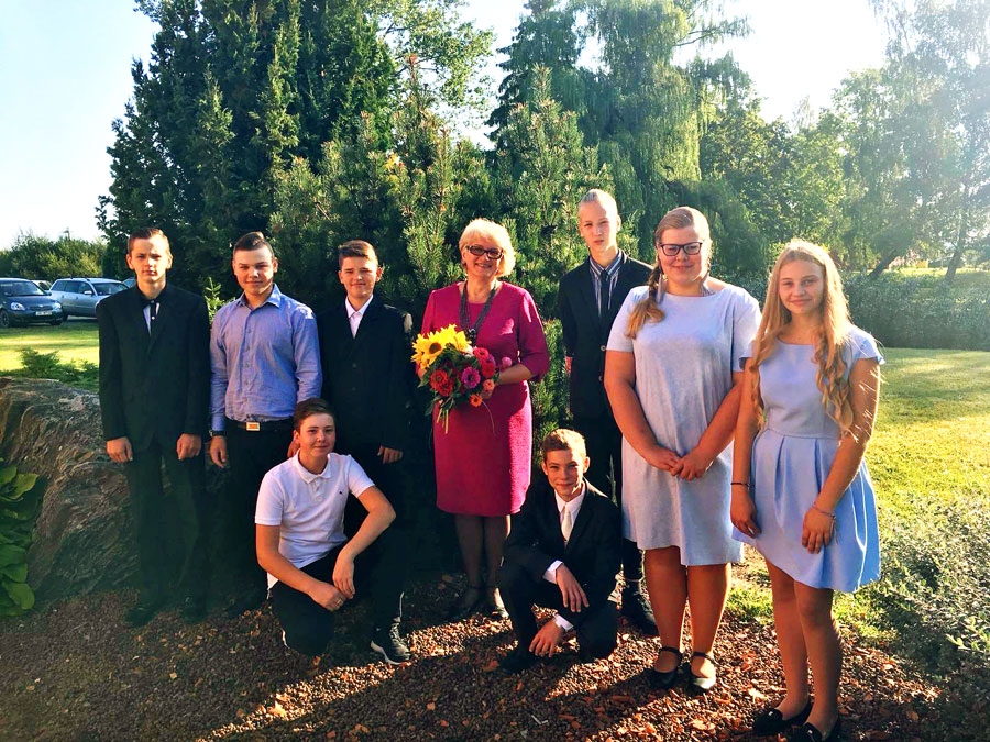 Klase pēdējā mācību gada 1. septembrī – visi skolēni ir pilnā sastāvā.
Autors: no R. Burkovska albuma