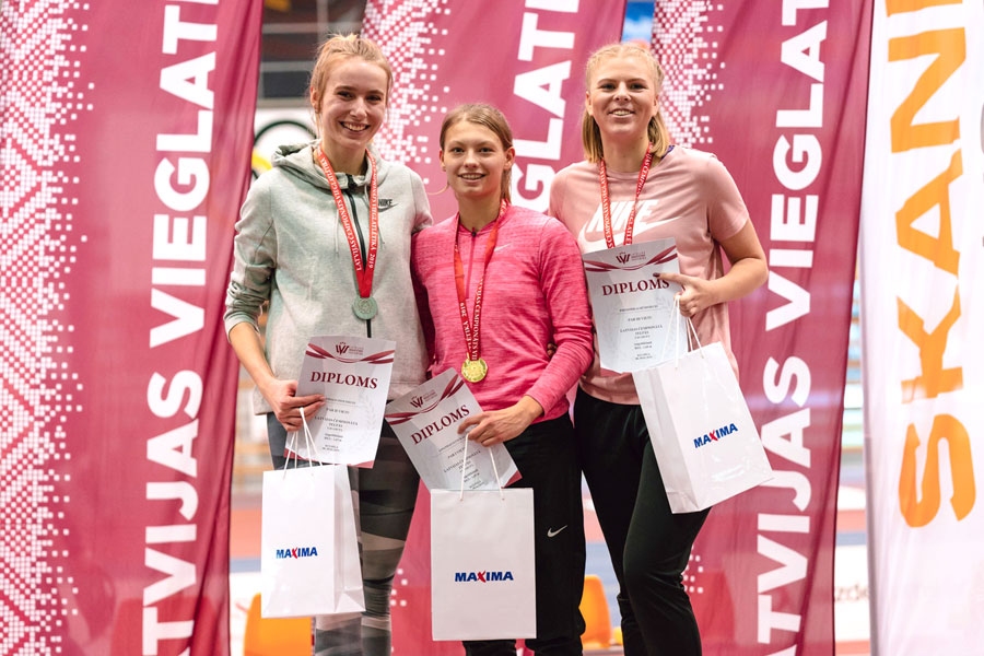 Amanda Savicka (vidū) izcīnīja pirmo vietu augstlēkšanā.
Autors: Sanita Ieva Sparāne, athletics.lv