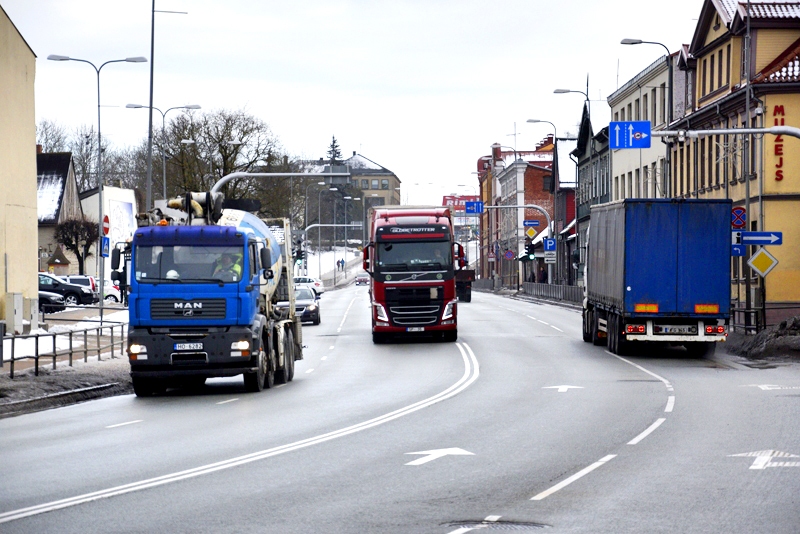 Uz Bauskas šosejas A7 vidēji diennaktī uz ceļa kilometru ir 12 021 autotransporta vienība.
Autors: Ivars Bogdanovs