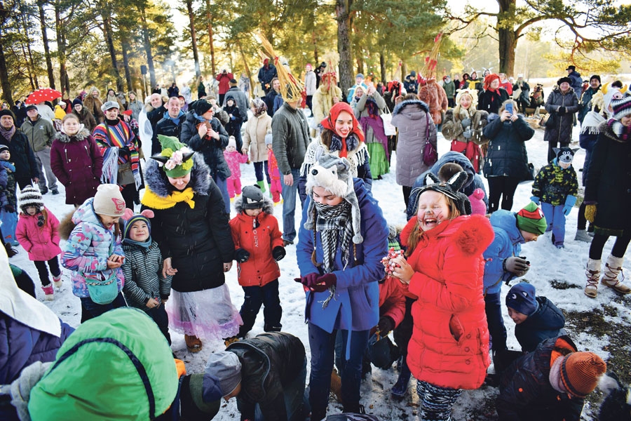 «Meteņa mīziens» bija jautra izklaide bērniem.
Autors: Žanna Zālīte