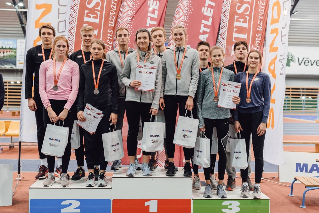 Bauskas novada stafetes komanda – Emīls Rūgums, Dāvids Kutra, Kitija Frolova un Amanda Savicka – uz goda pjedestāla otrā pakāpiena.
Autors: Guntis Bērziņš, LVS