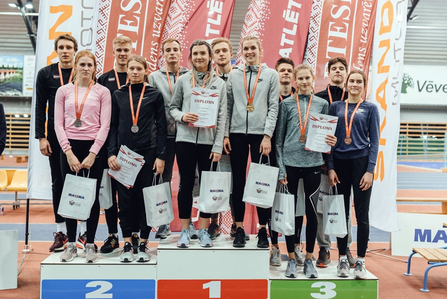 Bauskas novada stafetes komanda – Emīls Rūgums, Dāvids Kutra, Kitija Frolova un Amanda Savicka – uz goda pjedestāla otrā pakāpiena.
Autors: Guntis Bērziņš
