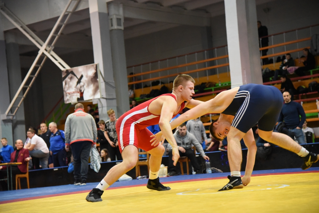 Kristians Aleksejevs (no kreisās) izšķirīgajā fināla cīņā pārspēja daugavpilieti Raimondu Spoģi.
Autors: Uldis Varnevičs