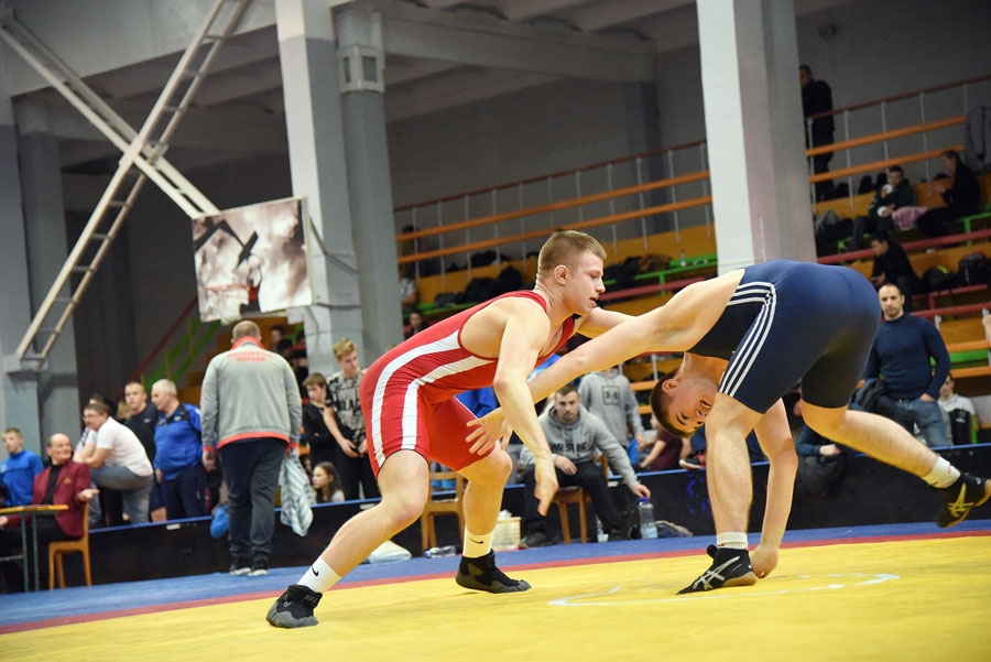 Kristians Aleksejevs (no kreisās) izšķirīgajā fināla cīņā pārspēja daugavpilieti Raimondu Spoģi.
Autors: Uldis Varnevičs