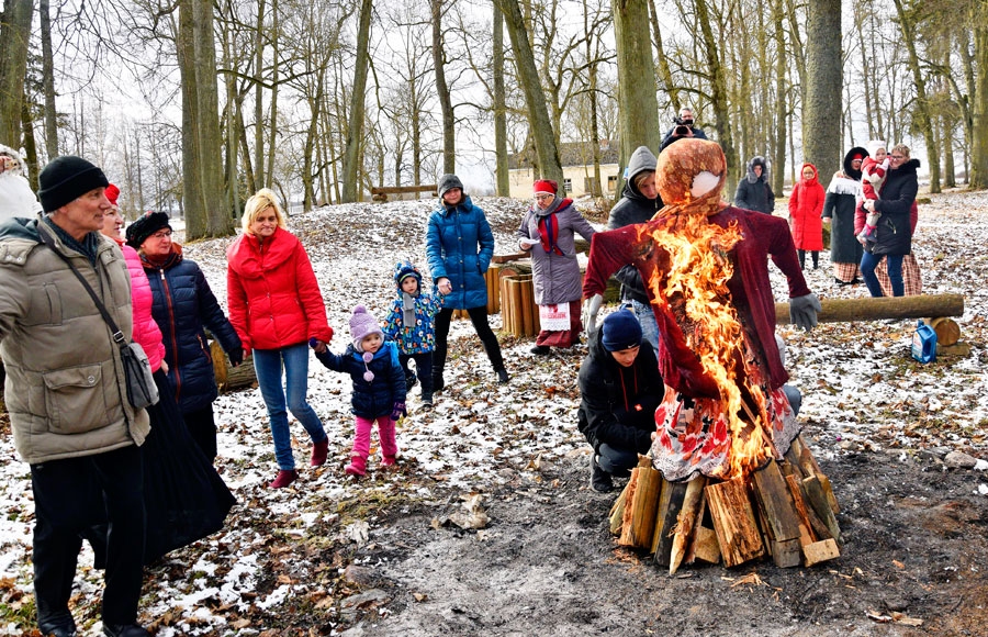 Lelles sadedzināšanas rituāls atbrīvojot mūs no visām nejaucībām un sliktā.