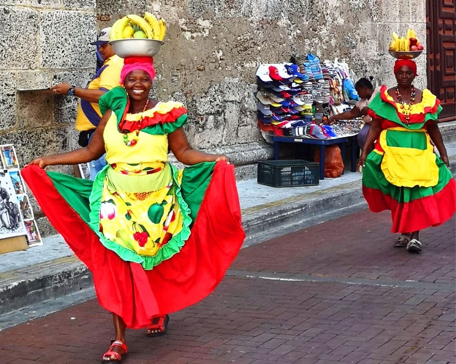 Krāšņās kolumbietes dodas uz peļņas fotosesiju ar tūristiem.
Autors: no albuma