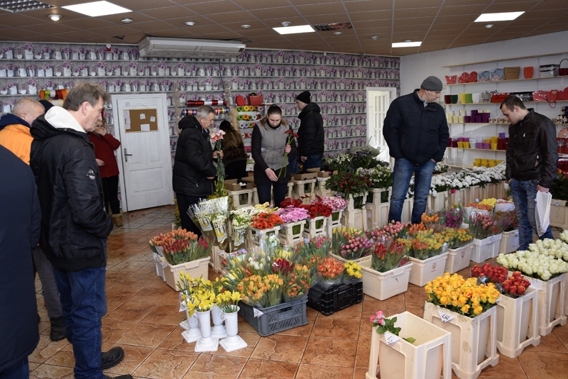 SIA «Zelta zieds» tirgotavā Bauskā Dārza ielā 16 pircēju netrūka.
Autors: Ivars Bogdanovs