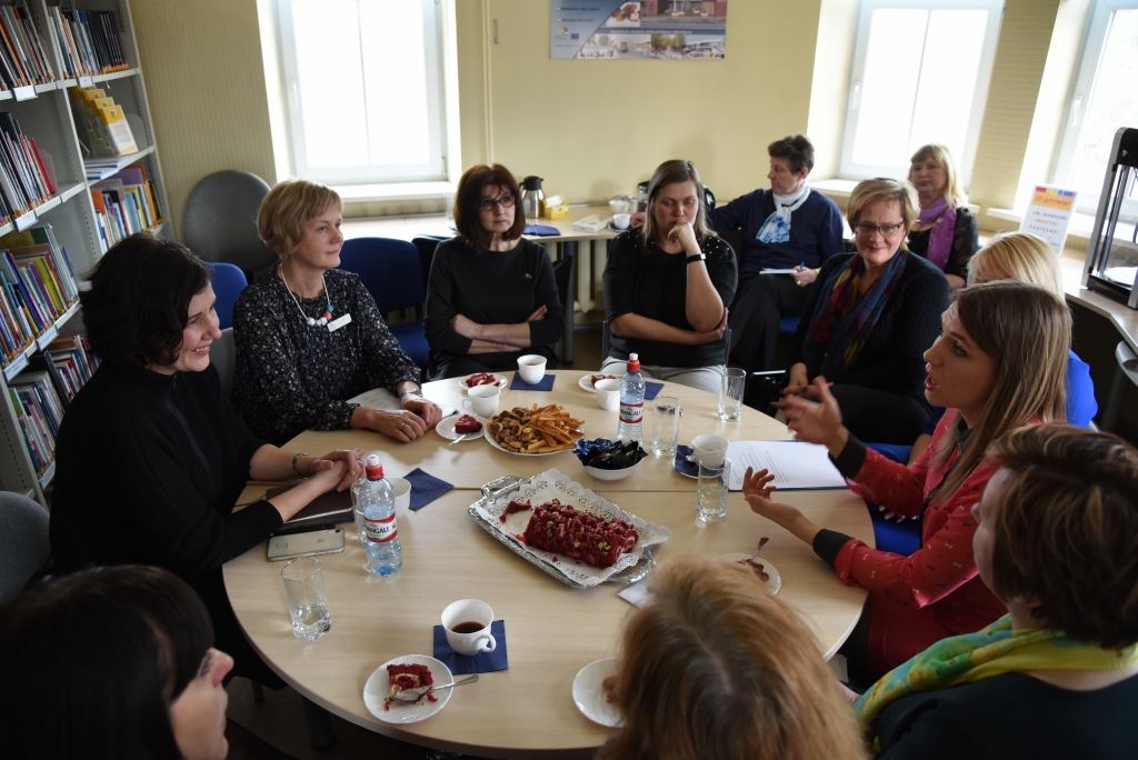 Sieviešu dienā nevalstisko organizāciju pārstāves tikās Bauskas Centrālajā bibliotēkā.
Autors: Uldis Varnevičs