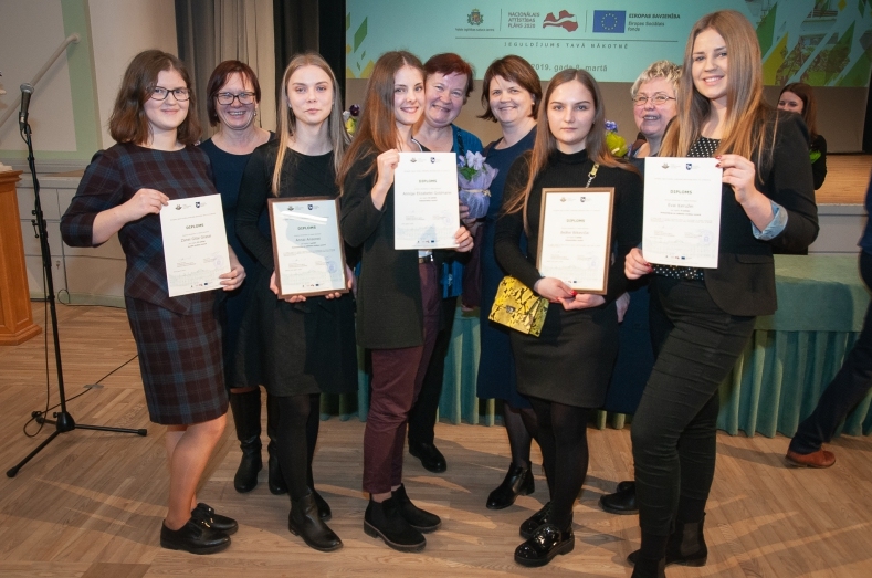 Iecavas vidusskolu konferencē pārstāvēja Zane Gita Grase, Anna Ansone, Annija Elizabete Goldmane, Beāte Bilkeviča un Eva Ķeruže.
Autors: Publicitātes foto.