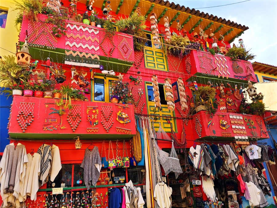 Krāšņas ir suvenīru tirgotavas.
Autors: no V. Lindes albuma