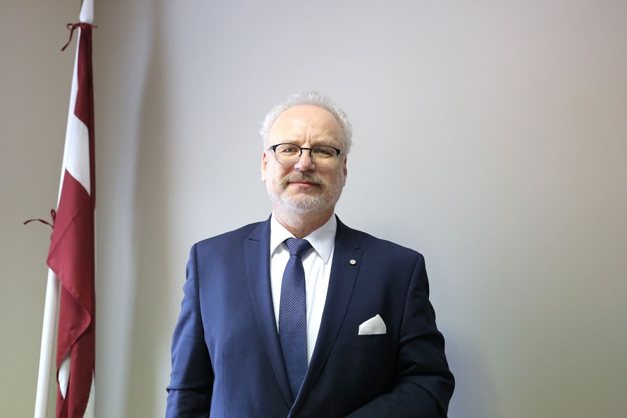 Egilam Levitam, Eiropas Savienības Tiesas tiesnesim, «Gada Eiropas cilvēkam Latvijā 2018», ir savs redzējums par Latvijas attīstību. Vienlaikus viņš arī jūtas līdzatbildīgs par to, kas notiek.
Autors: Santa Sinka