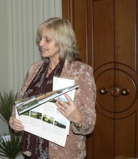 Iecavas novada domes sēdē otrdien, 26. martā, pieņemts lēmums piešķirt Atzinības rakstu iecavniecei Valdai Lieknei. Viņa ir bijusī pašvaldības izglītības nodaļas speciāliste, visu mūžu dzīvojusi un strādājusi ciemā. Pateicību viņa nopelnījusi par ieguldīto darbu izglītības jomā.
Autors: No arhīva.