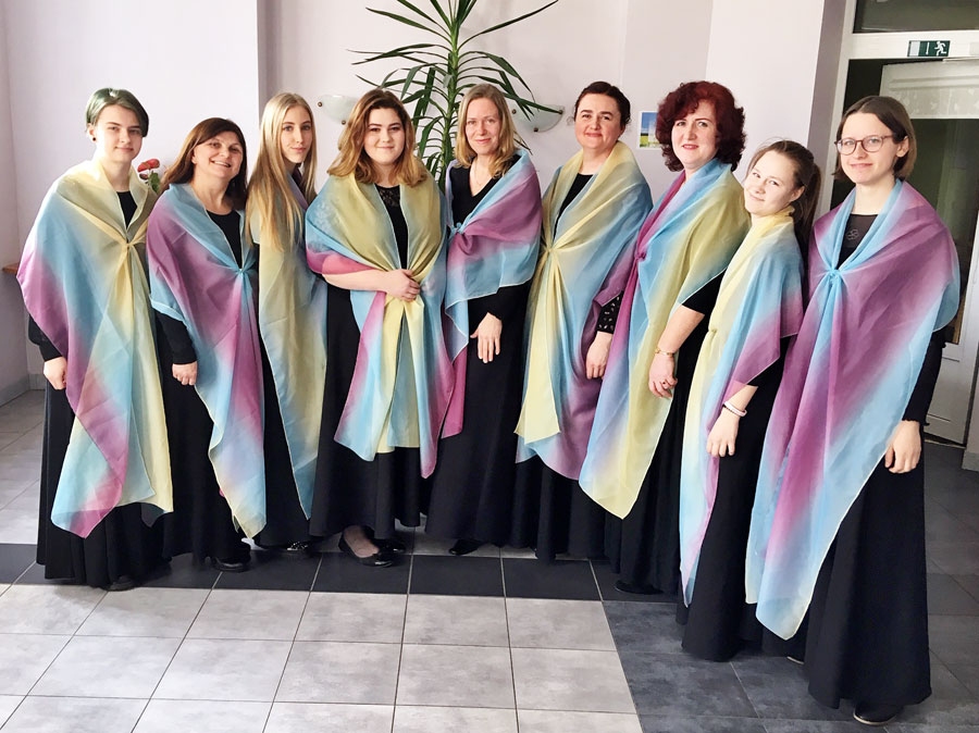 Bauskas kultūras centra vokālā ansambļa «Adoramus» sieviešu sastāvs.
Autors: no «Adoramus» albuma