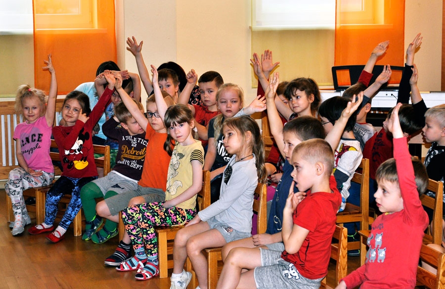 «Mārpuķītes» audzēkņi informācijas tehnoloģijās ir zinoši atbilstīgi savam vecumam un to apliecina, ceļot roku.
Autors: Ruta Keiša