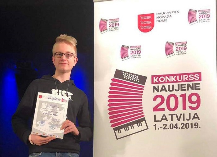 Emīls ir izvirzīts  arī konkursam «Talants Latvijai», kurš notiks svētdien, 7.aprīlī  Latviešu biedrības namā.
Autors: No albuma.